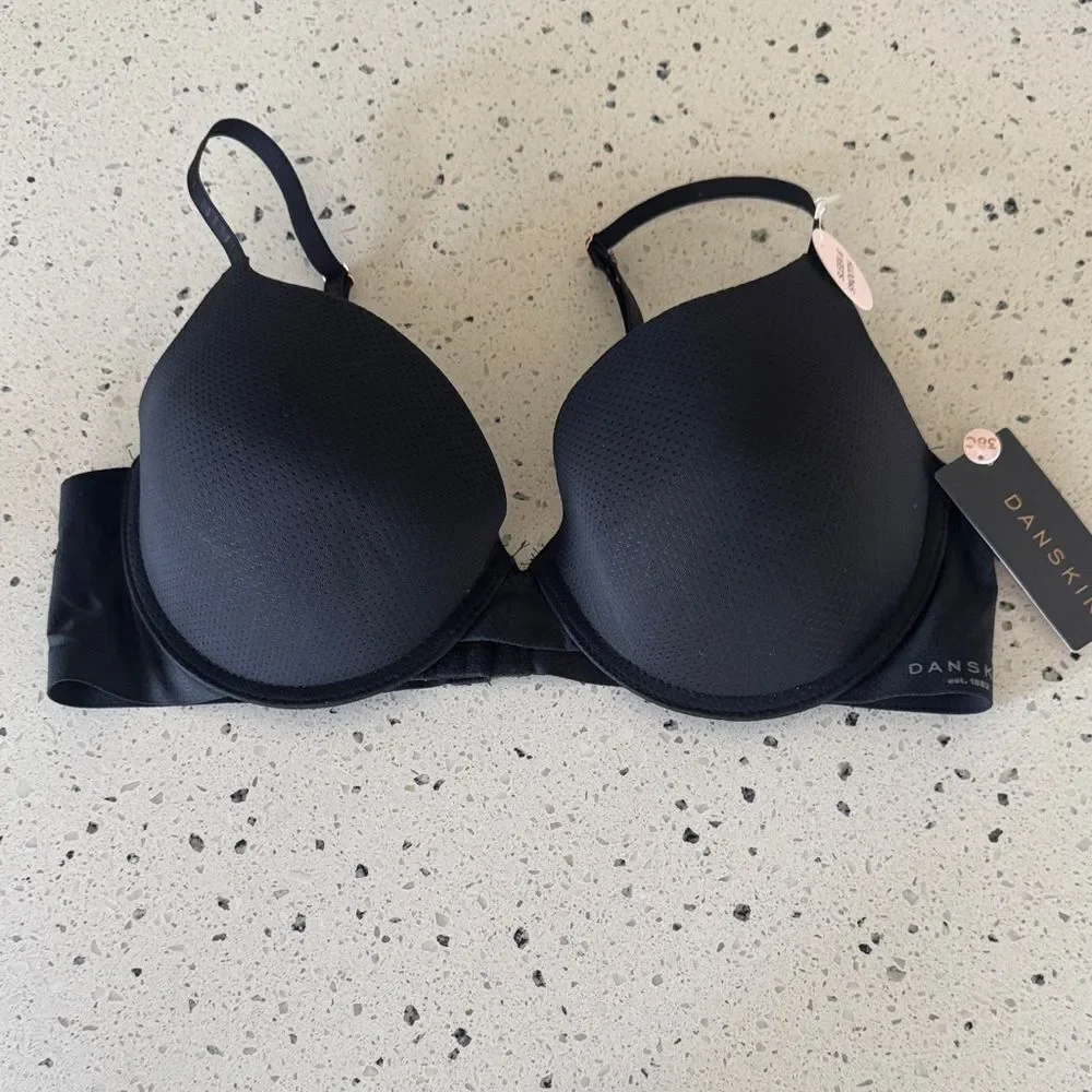 Danskin Black Molded Underwire T-Shirt Padded Sleek and Smooth Bra Size 38C NWT